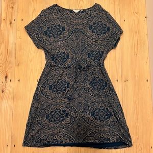 Fat Face dress size 6. Drawstring waist, V-neck, light weight.